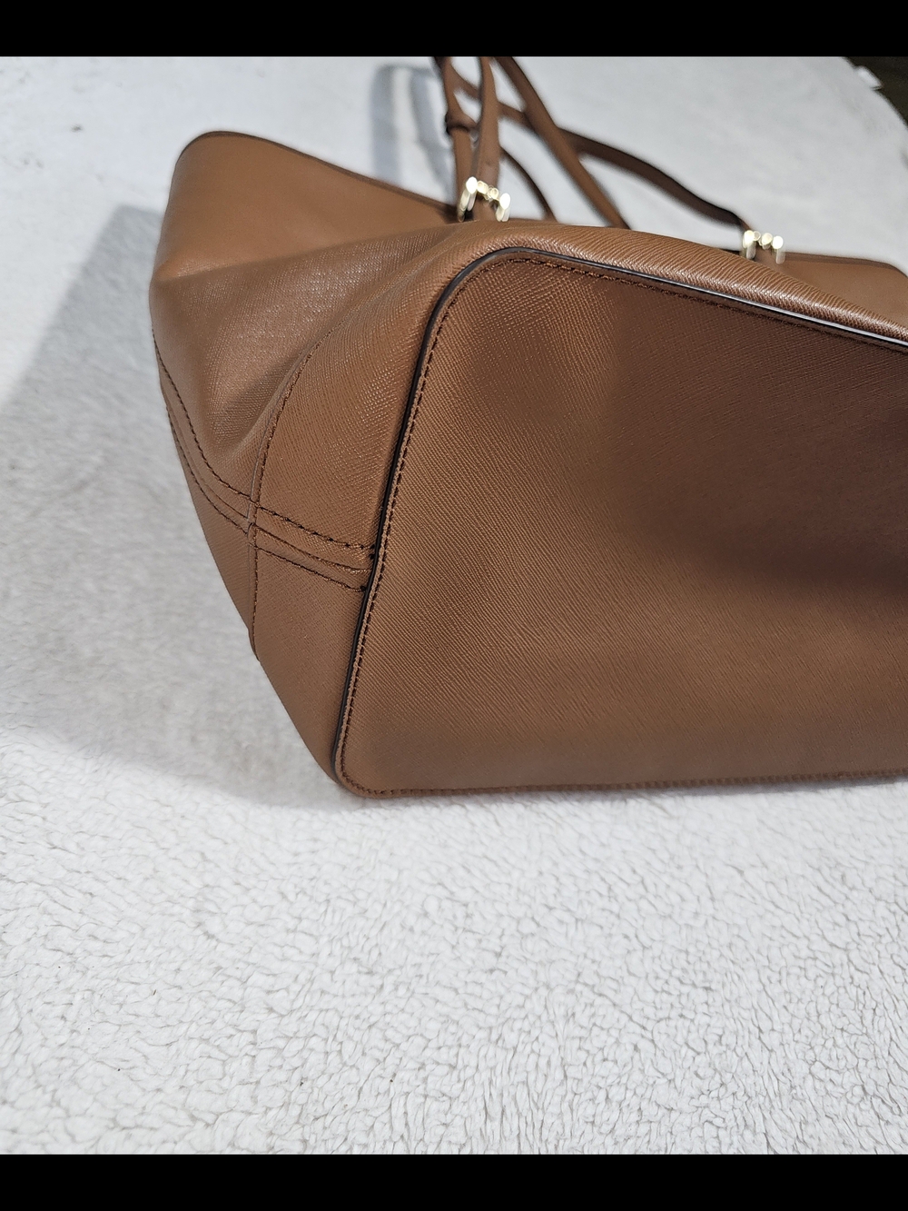 Michael Kors Jet Set Travel Handbag. - Picture 7 of 13